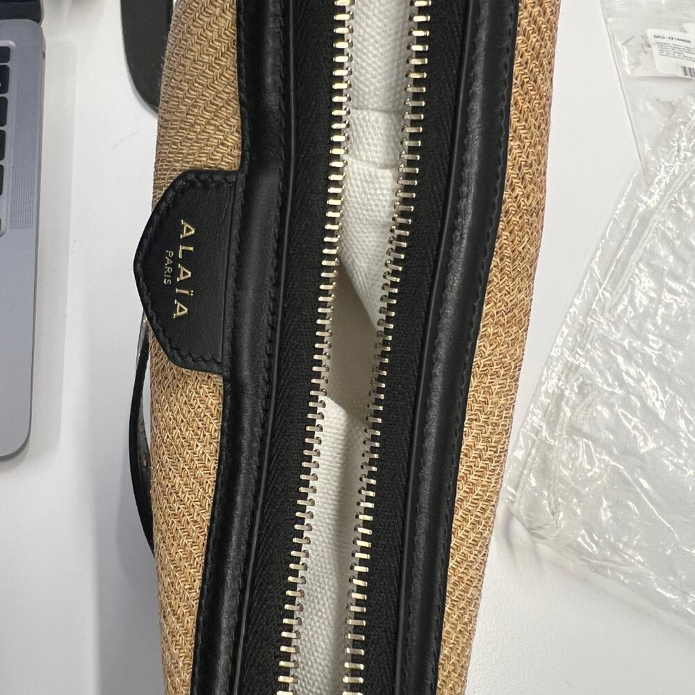 Alaia Black Beige Paper Straw One Piece Demi Lune Bag - Picture 11 of 12